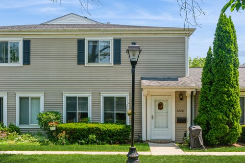 1232 Cove Dr, Prospect Heights, IL, 60070-1932 | Card Image