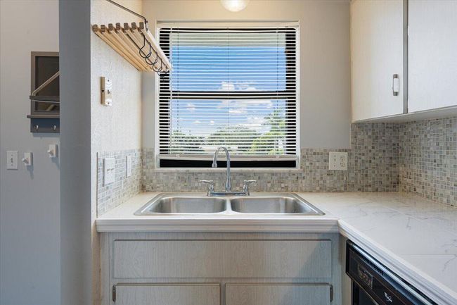 6 - 1300 Seaway Dr, Condo with 2 bedrooms, 2 bathrooms and null parking in Fort Pierce FL | Image 9