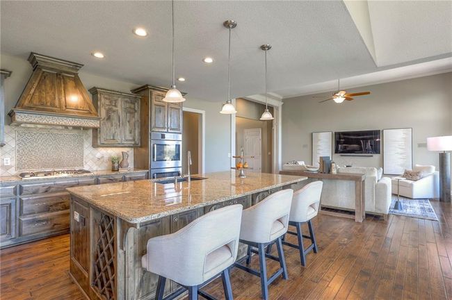 Oversized granite island seats up to 6 | Image 25