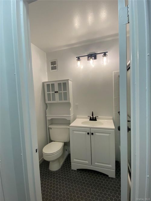 apt-2m-4 Consulate Dr, Eastchester, NY, 10707-2405 | Card Image