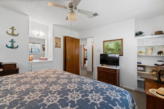 31 N Lakeview Dr, House other with 4 bedrooms, 2 bathrooms and 2 parking in Pointblank TX | Image 18