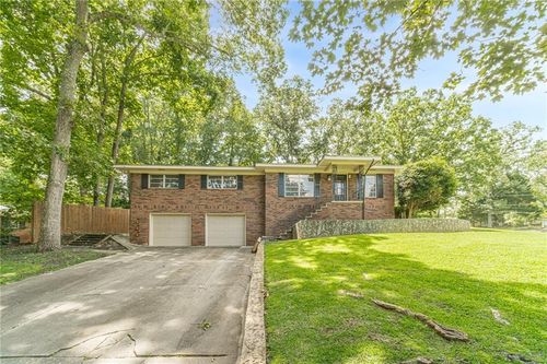 397 Hollywood Cir, Gainesville, GA, 30501-1610 | Card Image