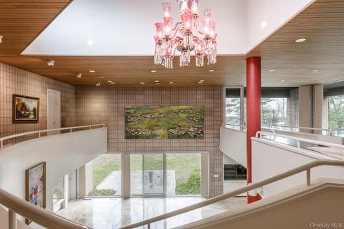 3 Paddock Ct, Old Westbury, NY, 11568-1147 | Card Image