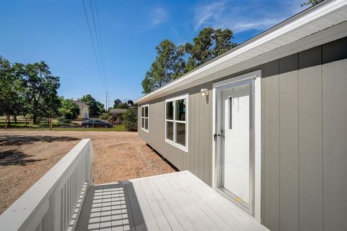 146 Shadow Oak Dr, Bastrop, TX, 78602-7677 | Card Image