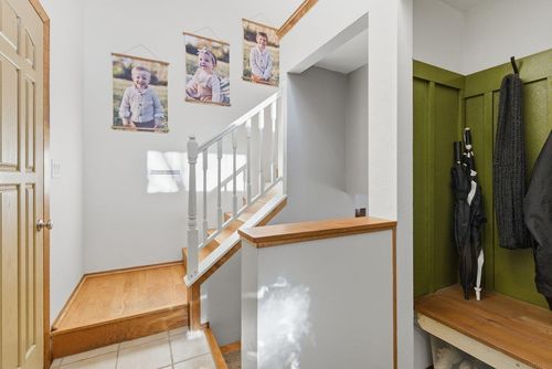 930 Prestien Dr, Denver, IA, 50622-9589 | Card Image