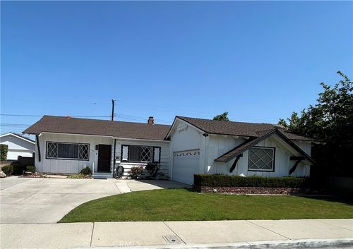 10135 Nichols St, Bellflower, CA, 90706-3925 | Card Image