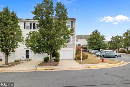 581 Kalmia Sq Ne, LEESBURG, VA, 20176-4036 | Card Image