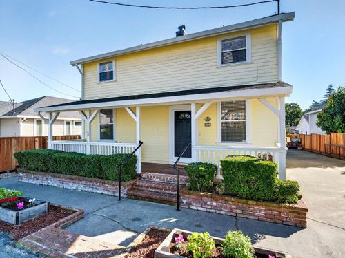 71 Crowell St, Geyserville, CA, 95441-8302 | Card Image