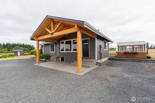 193 Schoolhouse Rd, Winlock, WA, 98596-9718 | Card Image
