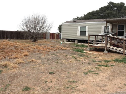 934 County Road 7711, Devine, TX, 78016-5170 | Card Image