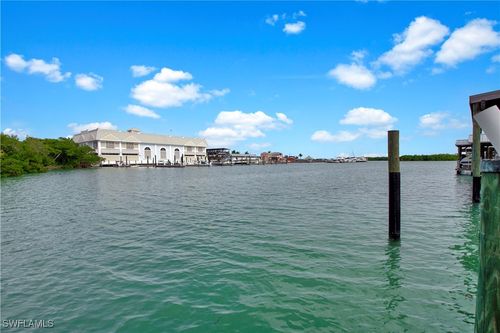 101 Pago Pago Dr E, NAPLES, FL, 34113-8619 | Card Image