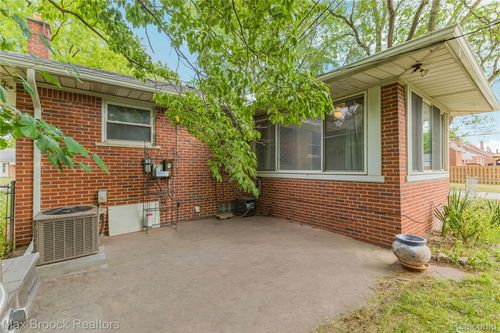 24601 Ridgedale St, Oak Park, MI, 48237-1451 | Card Image