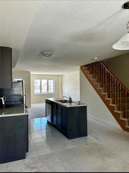 754 Linden Dr, Cambridge, ON, N3H0E3 | Card Image