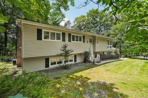 11 Lancaster Ln, Monsey, NY, 10952-4906 | Card Image