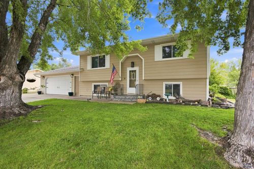 3708 Redwood St, Rapid City, SD, 57701-7586 | Card Image