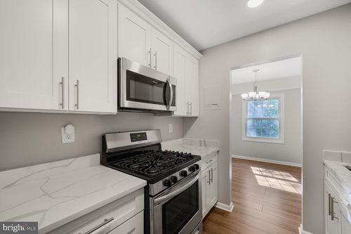 202-3860 Lyndhurst Dr, FAIRFAX, VA, 22031-3724 | Card Image