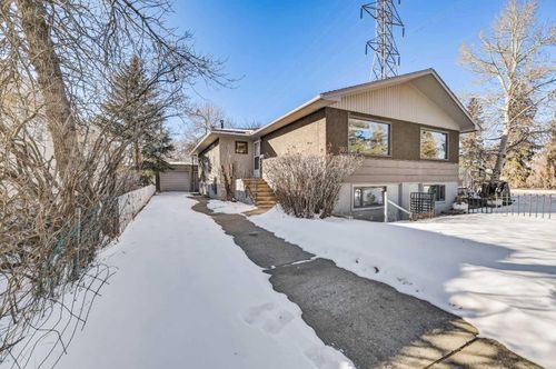 303 38 Street Sw, Home with 3 bedrooms, 2 bathrooms and 3 parking in Calgary AB | Card Image
