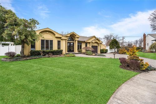 12 Kingswood Cir, Old Bethpage, NY, 11804-1115 | Card Image