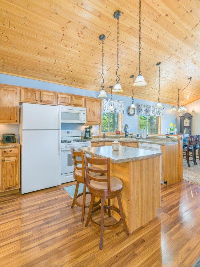 Kitchen Center Island | Image 42