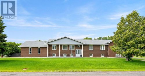 7019 Cosgrove Avenue, House with 5 bedrooms, 5 bathrooms and 8 parking in Ottawa ON | Card Image