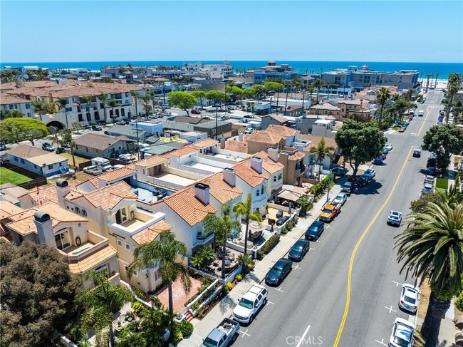 326 6 Th St, House other with 4 bedrooms, 5 bathrooms and 2 parking in Huntington Beach CA | Image 59