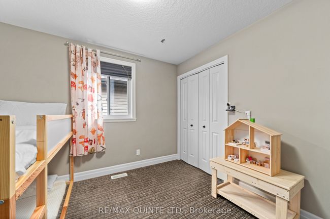 8 Mcintosh Cres, House other with 5 bedrooms, 2 bathrooms and 2 parking in Trenton ON | Image 17