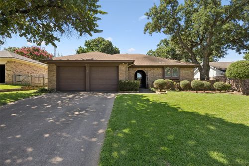 1636 Bedford Oaks Dr, Bedford, TX, 76021-3409 | Card Image
