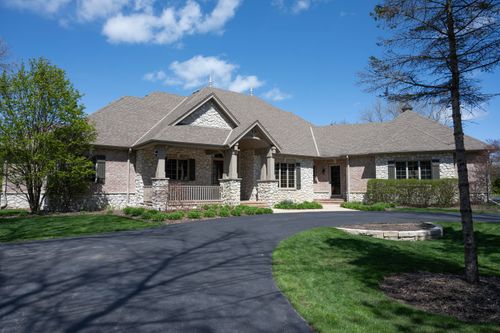 1512 W County Line Rd, Mequon, WI, 53092-5610 | Card Image