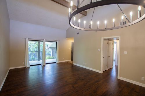 apt-c-8615 Putnam Dr, Austin, TX, 78757-7135 | Card Image