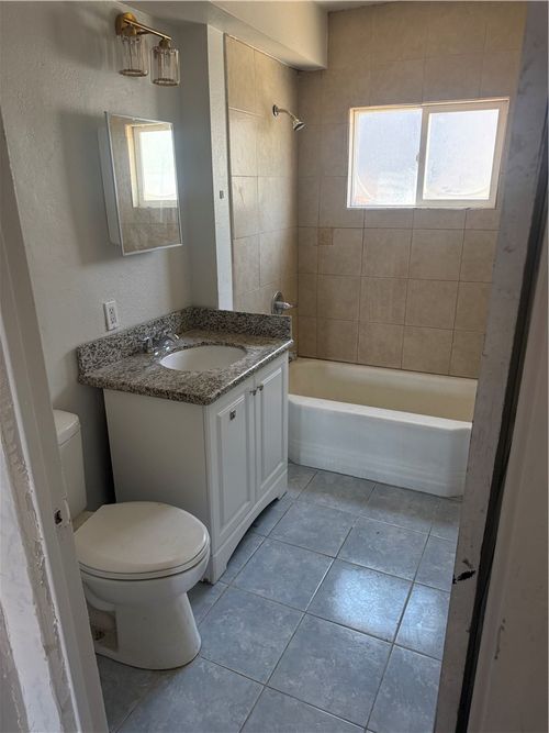 a-530 E Oakey Blvd, Las Vegas, NV, 89104-1435 | Card Image