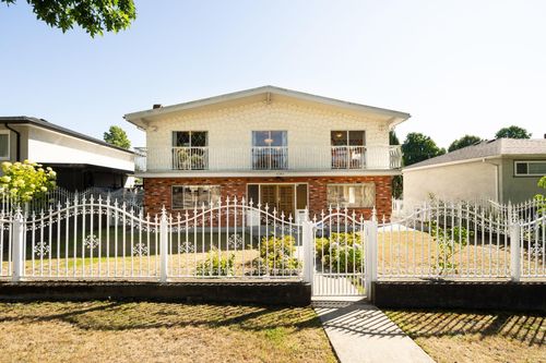 4264 Parker St, Burnaby, BC, V5C3C3 | Card Image