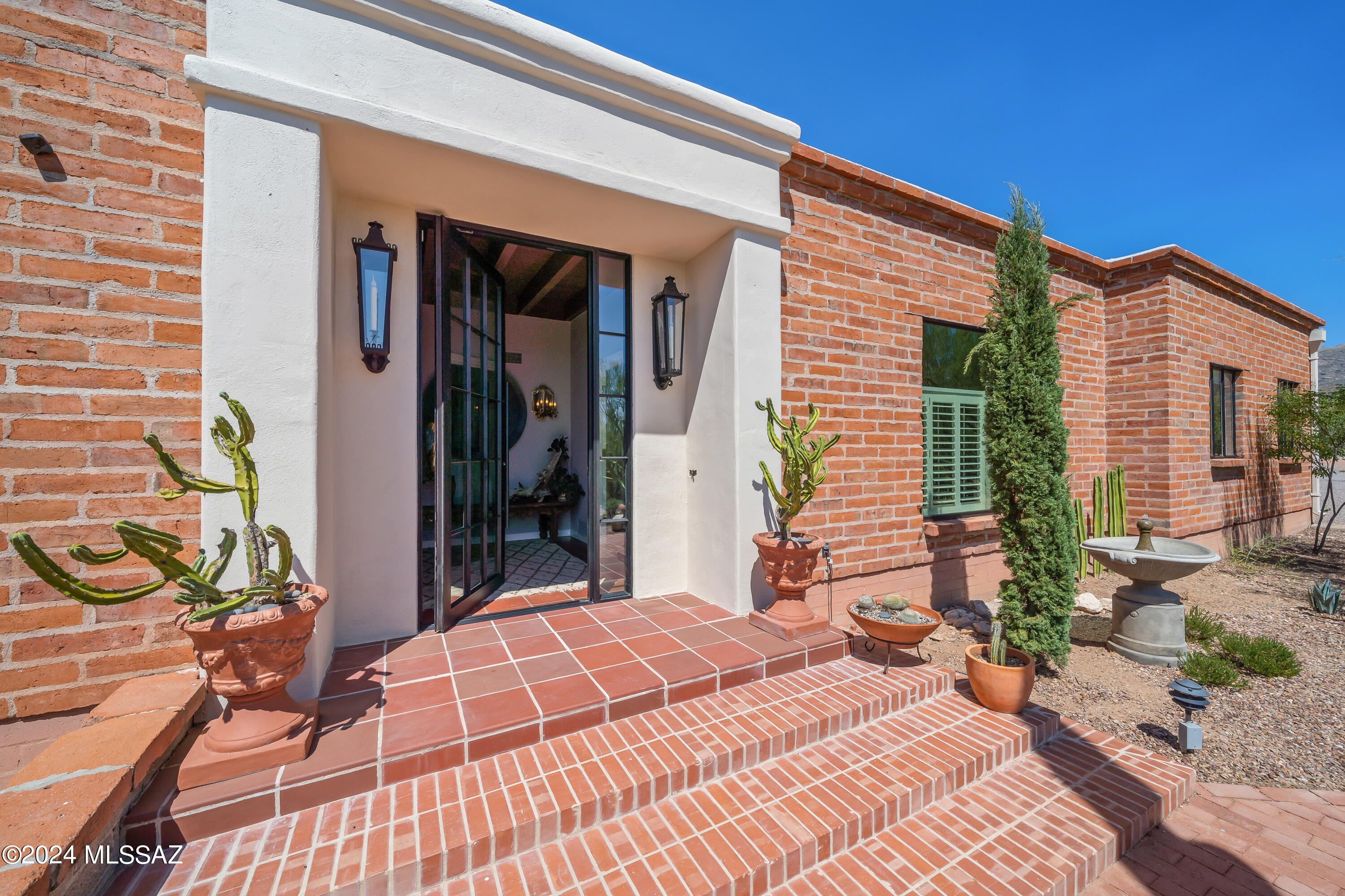 Mina Vis, Tucson, AZ 85718 #1
