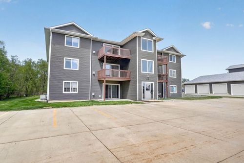 5-4710 Chadwick Rd, Cedar Falls, IA, 50613-7936 | Card Image