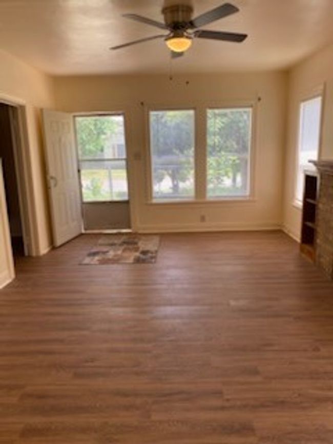2020 Buford St, House other with 2 bedrooms, 1 bathrooms and 3 parking in Corpus Christi TX | Image 4