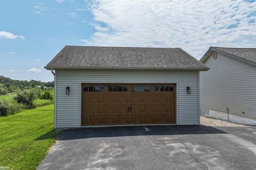 9457 Reid Rd, Swartz Creek, MI, 48473-7606 | Card Image