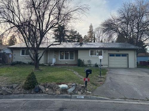 130 Sharon Dr, Phoenix, OR, 97535-5713 | Card Image