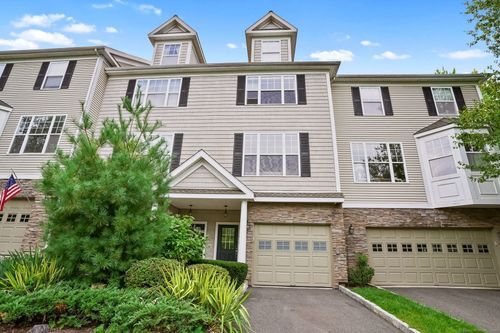 39-39 Woodcrest Ln, Danbury, CT, 06810-7158 | Card Image