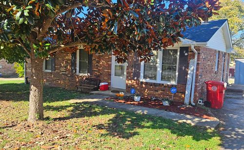 307 Walnut St, Cave City, KY, 42127-9570 | Card Image