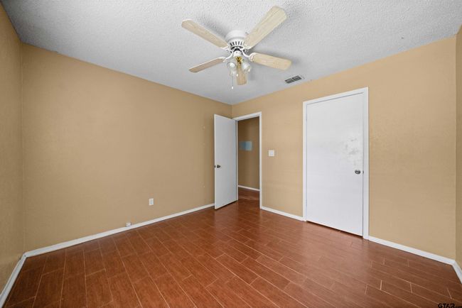 17607 Kristopher Cir, House other with 3 bedrooms, 2 bathrooms and null parking in Whitehouse TX | Image 7
