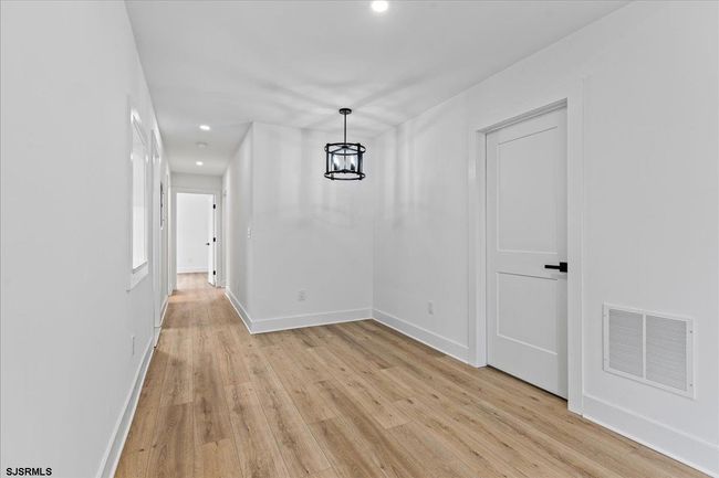UPSTAIRS - 23 N Vassar Square, Condo with 3 bedrooms, 2 bathrooms and null parking in Ventnor NJ | Image 10