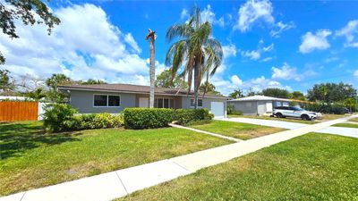 909 Sw 9th Ave, House other with 3 bedrooms, 2 bathrooms and null parking in Boca Raton FL | Image 1