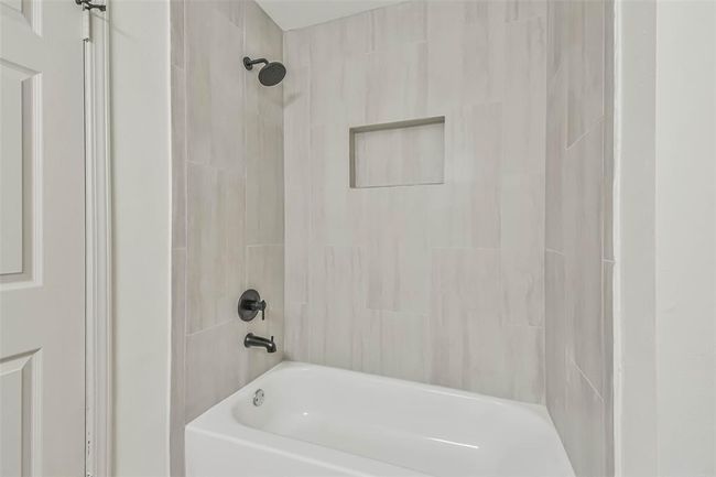 Brand NEW Shower/Tub Combo | Image 25