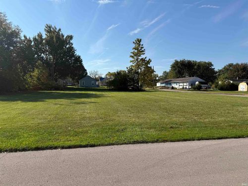 817 W Water St, Hartford City, IN, 47348-2352 | Card Image
