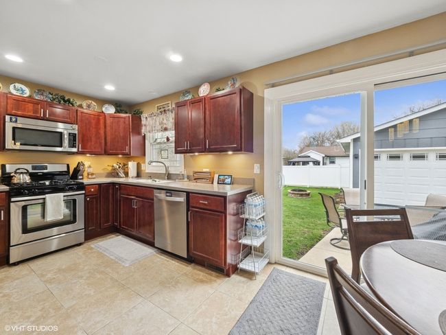 5216 Palm St, House other with 3 bedrooms, 2 bathrooms and 2 parking in Mchenry IL | Image 5