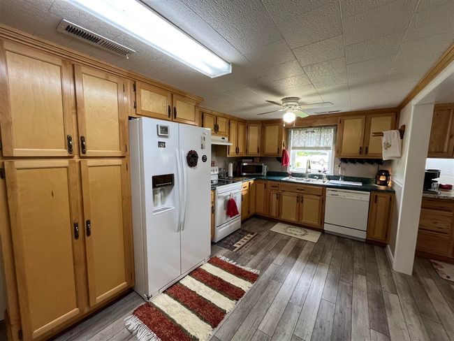 2108 Duncan Rd, Home with 3 bedrooms, 3 bathrooms and null parking in Fountain Run KY | Image 27