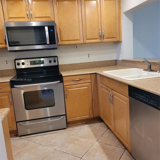 APT-306 - 1811 Sabal Palm Dr, Condo with 3 bedrooms, 2 bathrooms and null parking in Davie FL | Image 4