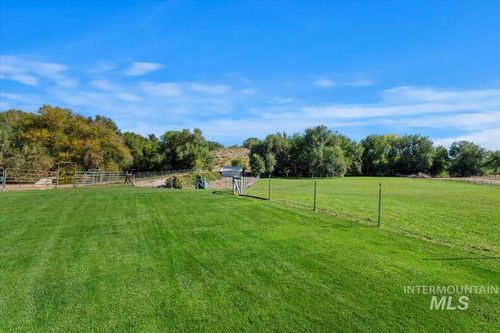 15750 Park View Dr, Wilder, ID, 83676-5846 | Card Image