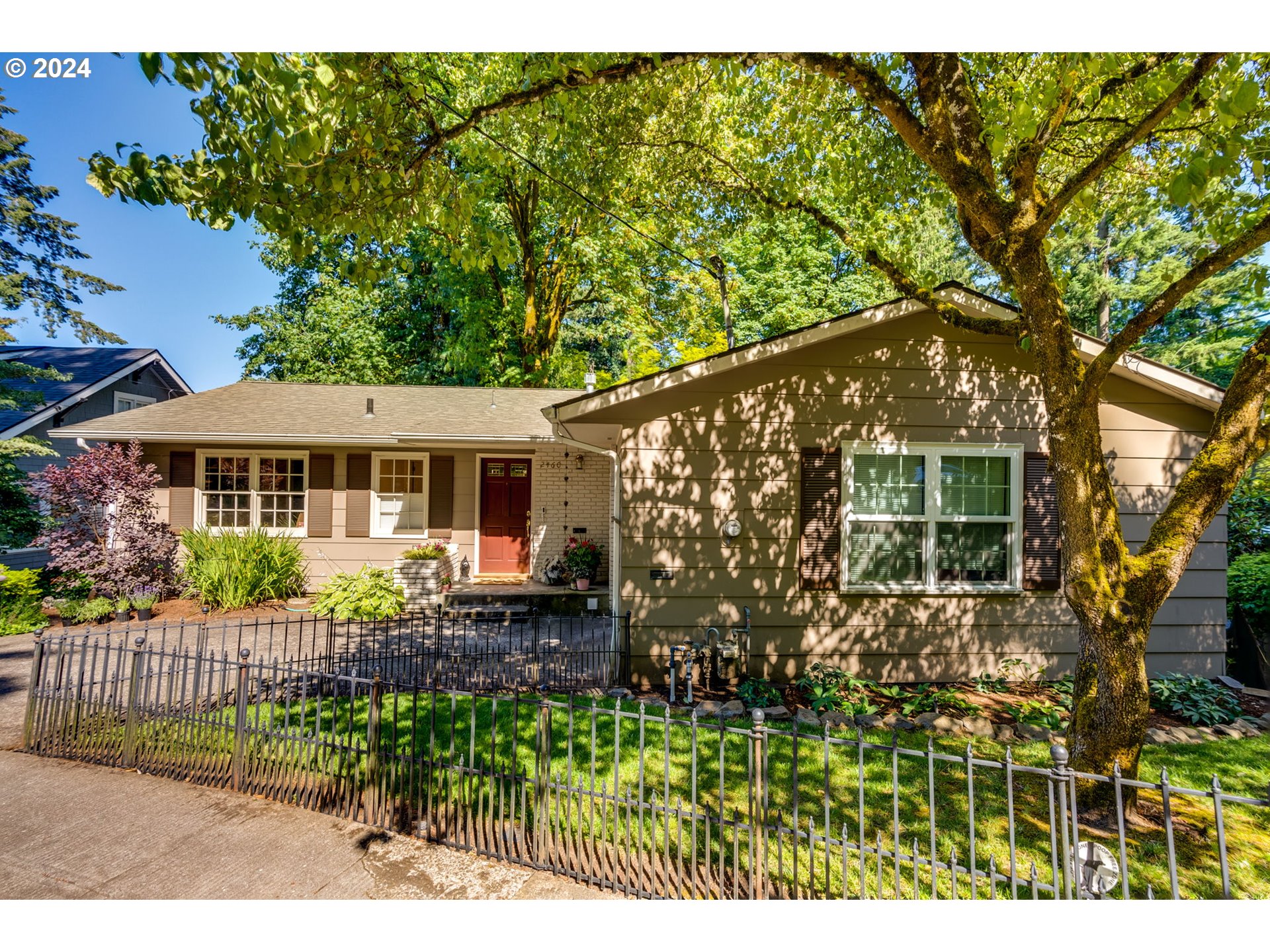 Arden Rd, Portland, OR 97201