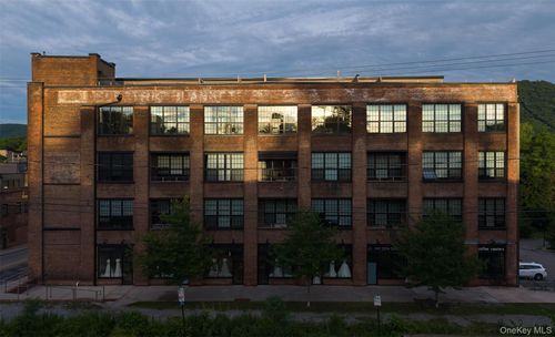 402-1 E Main St, Beacon, NY, 12508-3468 | Card Image