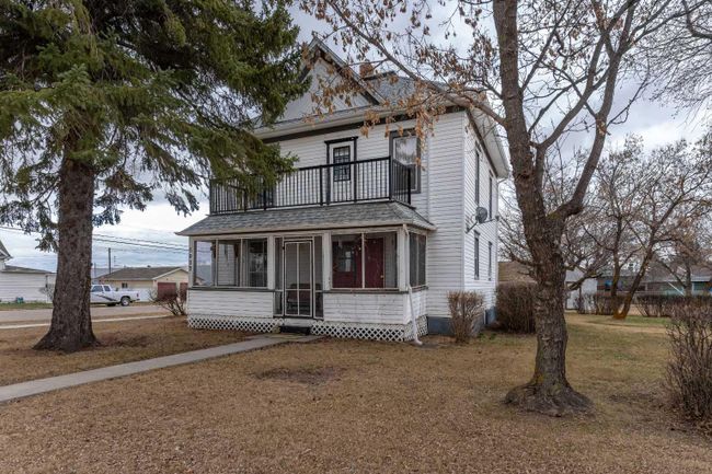 5037 48 Street, Home with 4 bedrooms, 1 bathrooms and 3 parking in Daysland AB | Image 1